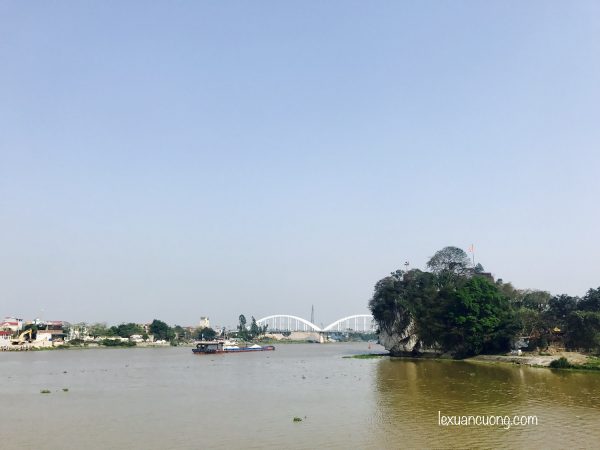 Núi Dục Thuý, nằm ở trung tâm thành phố Ninh Binh