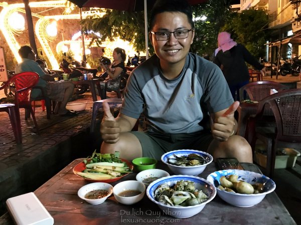 Eating a residential snail at the bar, Nguyen Tat Thanh Street, Quy Nhon