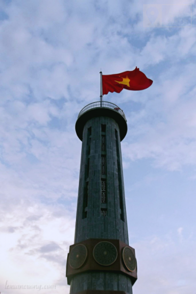 Cột cờ Lũng Cú - Hà Giang, được xem như là cột mốc Cực Bắc Việt Nam.