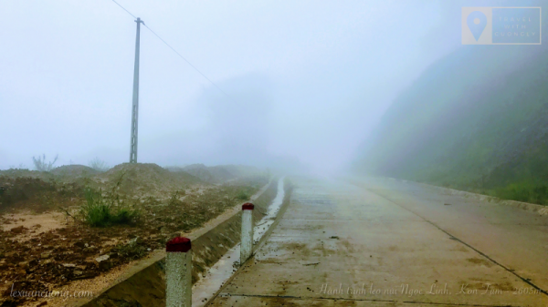 Fog makes the road move to Ngoc Linh commune harder.