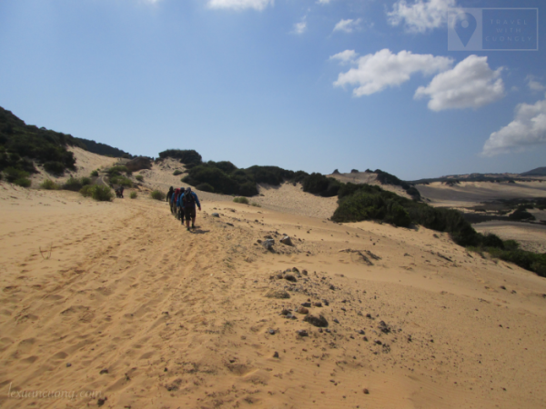 Vượt đồi cát, thử thách trên cung đường trekking cực Đông.
