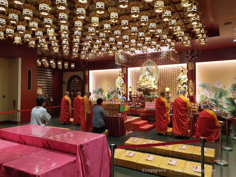 Chua Budha Tooth chinatown singapore 2 Kinh nghiệm và lịch trình chi tiết du lịch Singapore cùng gia đình